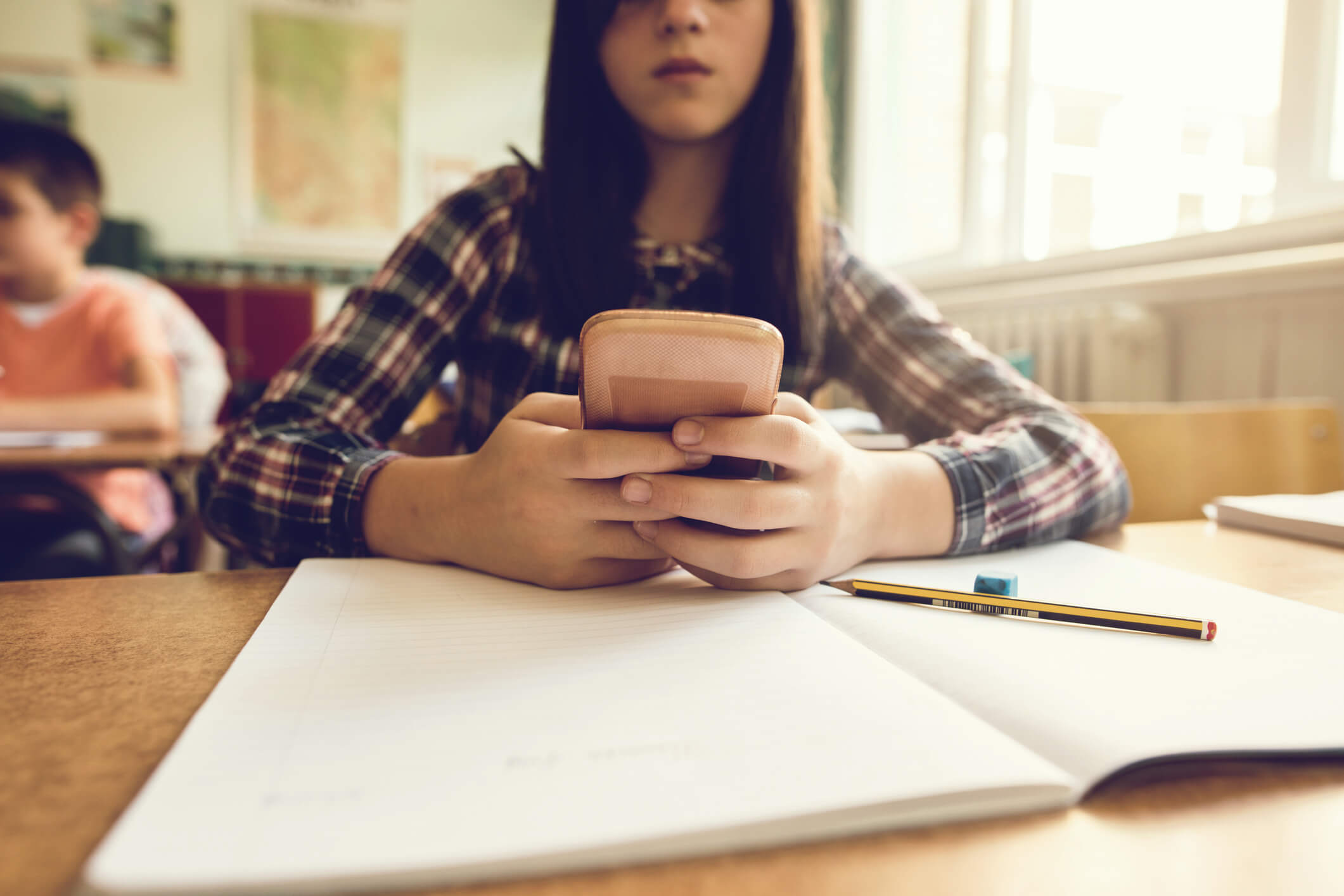 Uso De Celular Na Escola: Entenda Como Administrar Da Forma Correta