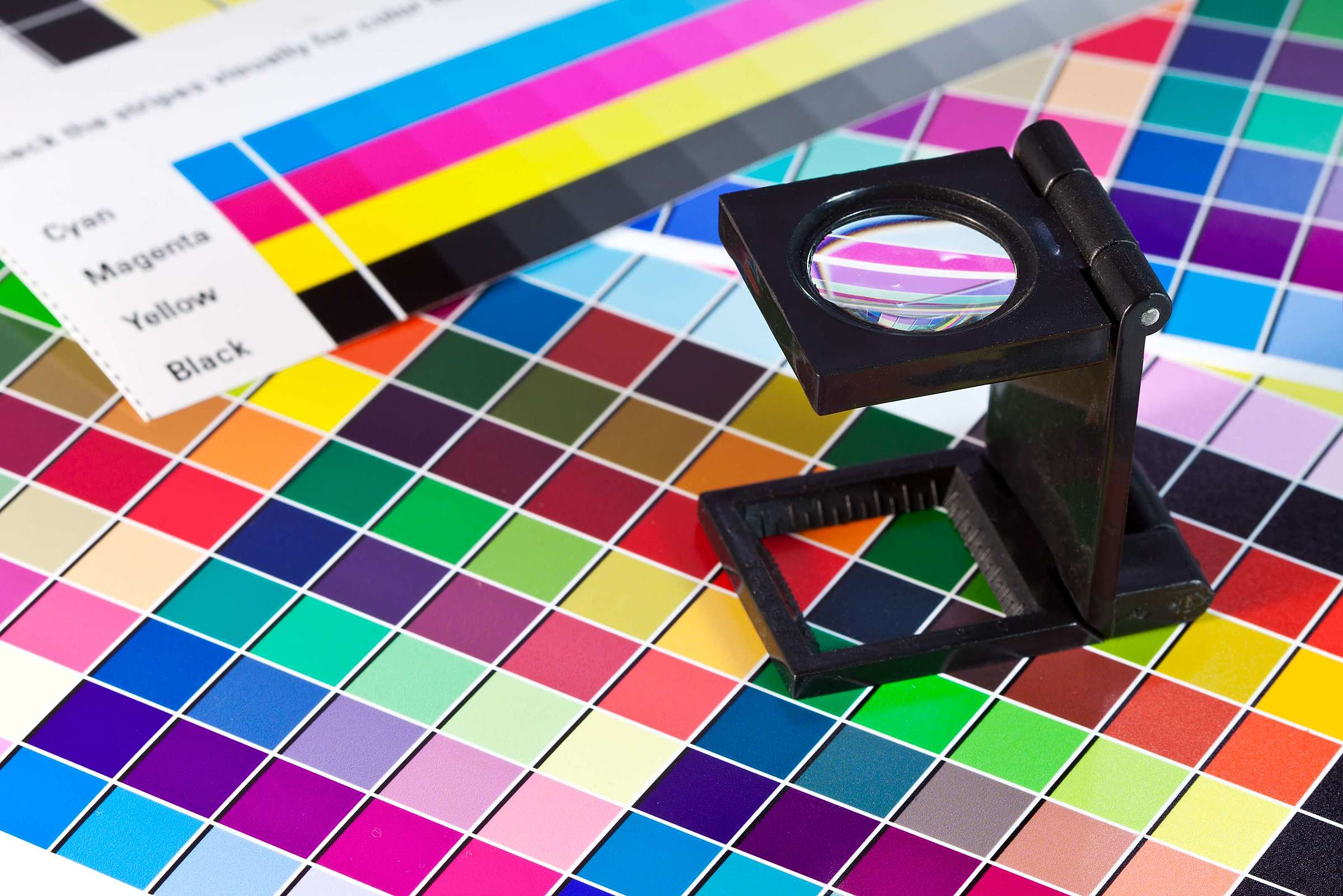 Pantone, CMYK e RGB - os diferentes sistemas de cores - Gráfica Forma Certa