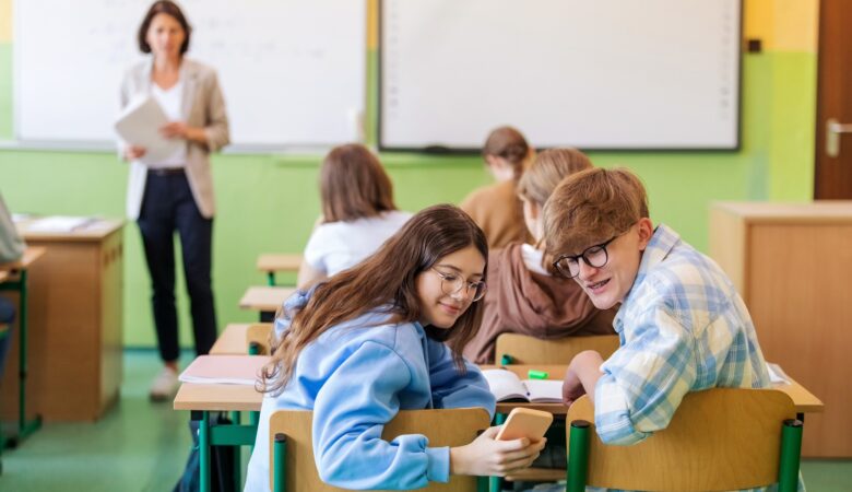 COMO LIDAR COM A INDISCIPLINA ESCOLAR EM SALA DE AULA?